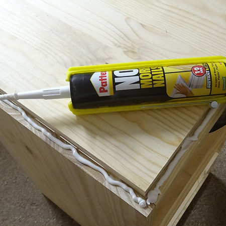 Nous utilisons de la colle à bois