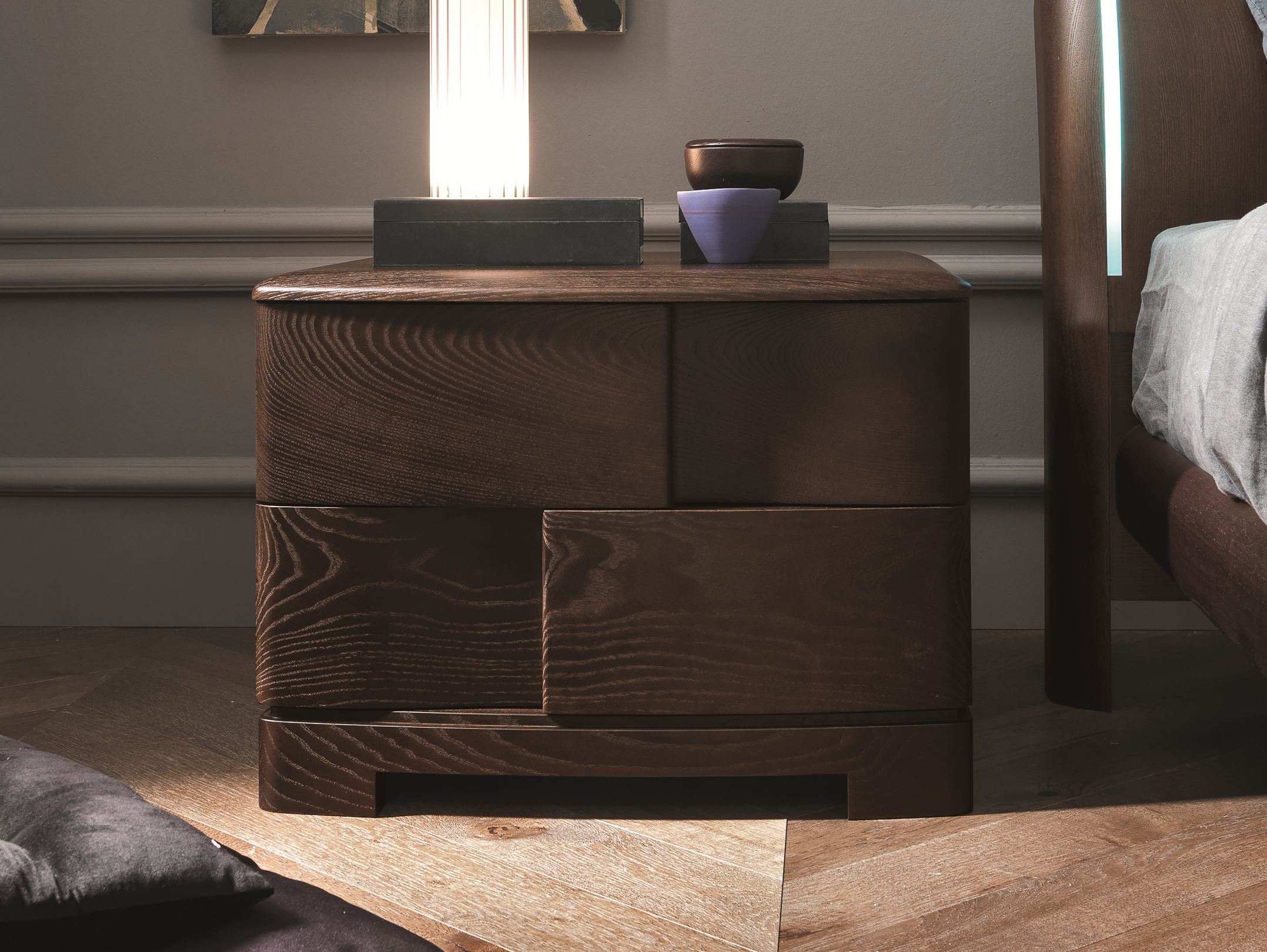 Table de chevet marron