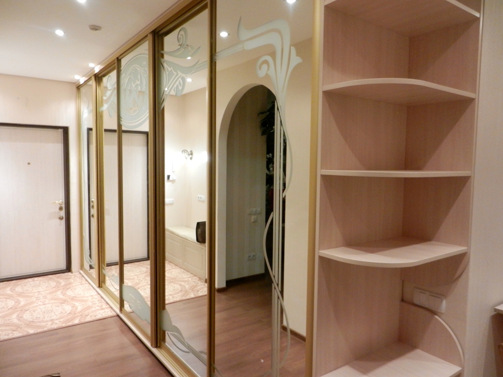 Armoire dans le couloir