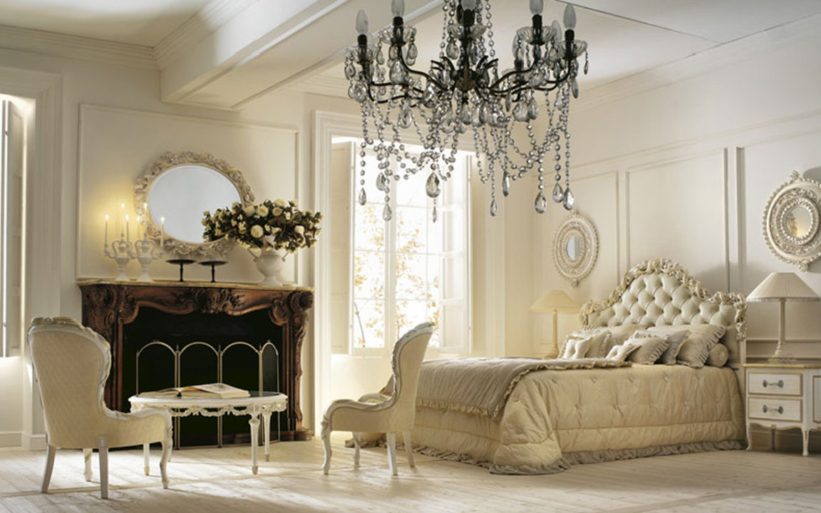 La chambre est faite dans le style classique de l'intérieur