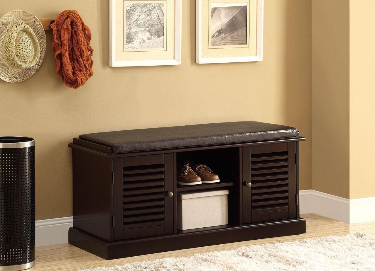 Buffet avec assise dans le couloir
