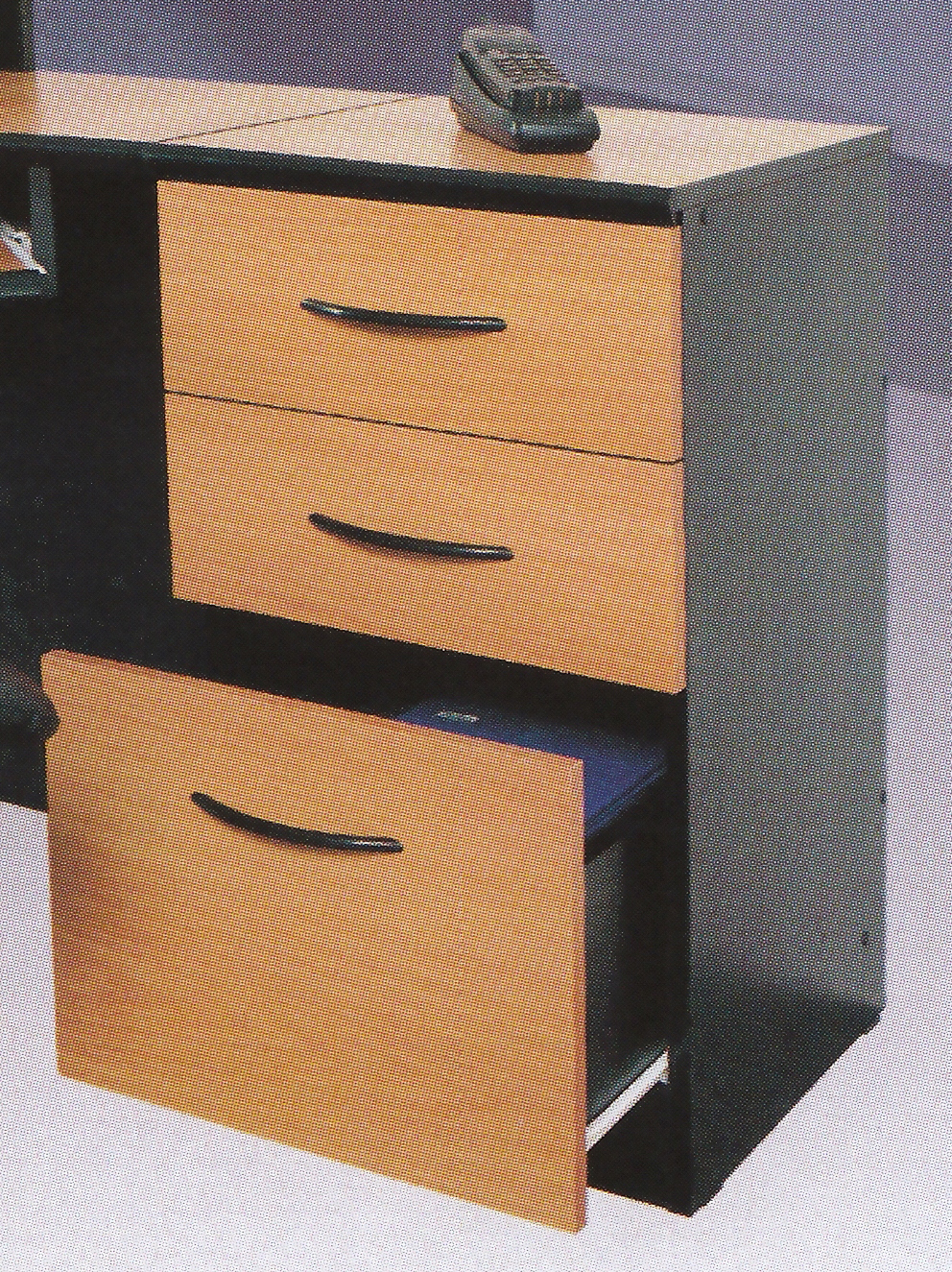 Armoire de bureau à trois tiroirs