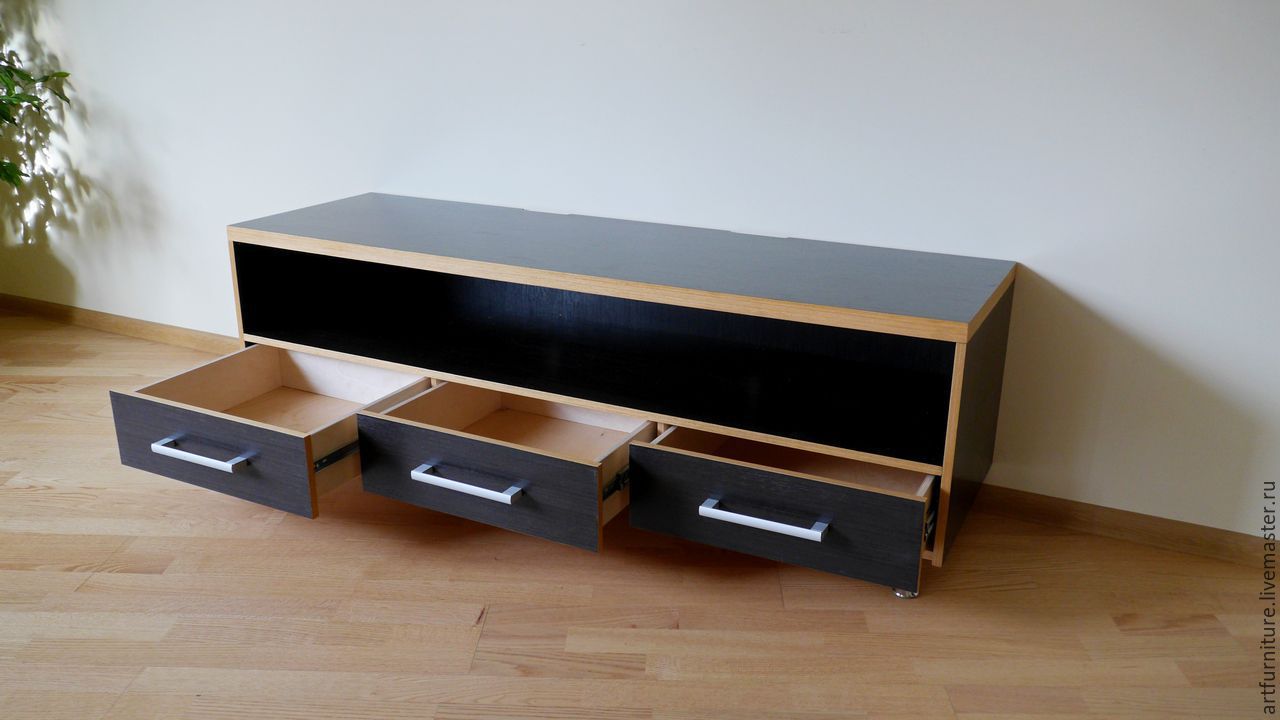 Table de chevet avec tiroirs