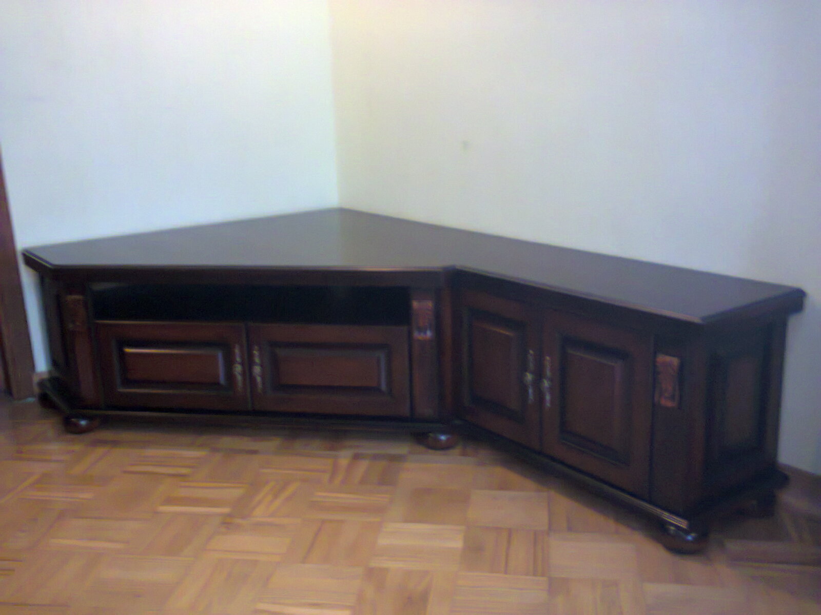 Table de chevet dans le salon