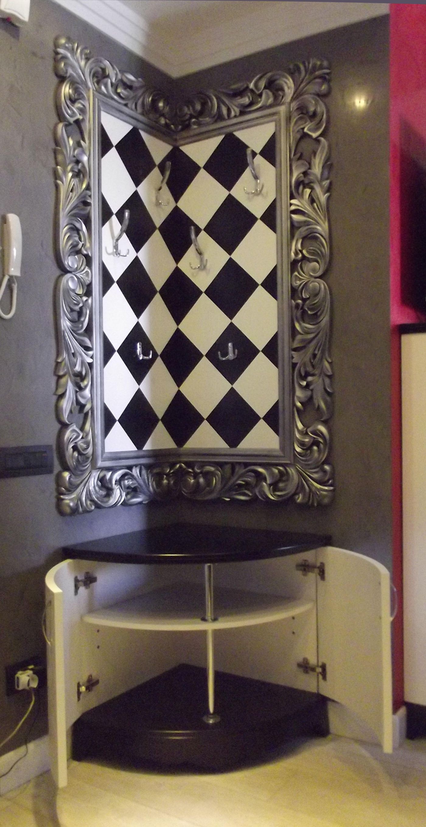 Piédestal d'angle