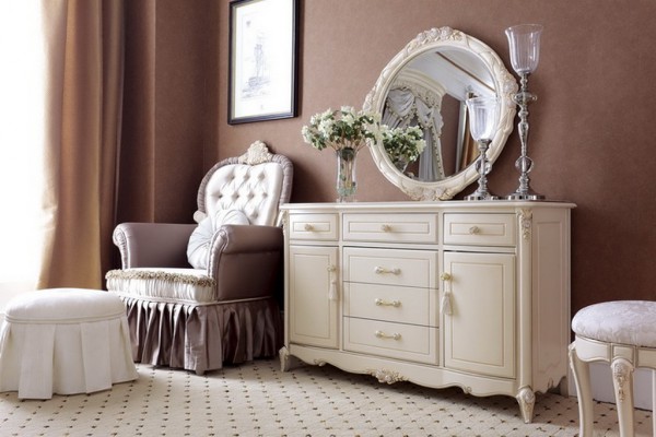 Commode blanche avec miroir