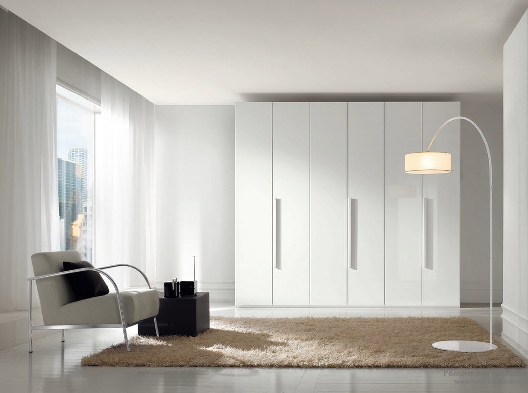 Intérieur de style minimaliste avec armoire