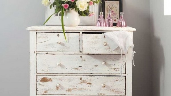 Comment vieillir une commode