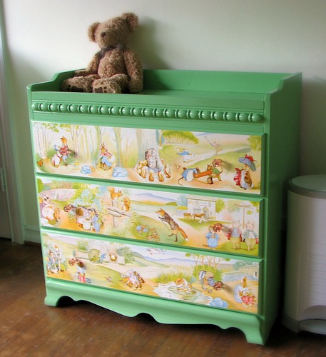 Comment décorer une commode pour une pépinière