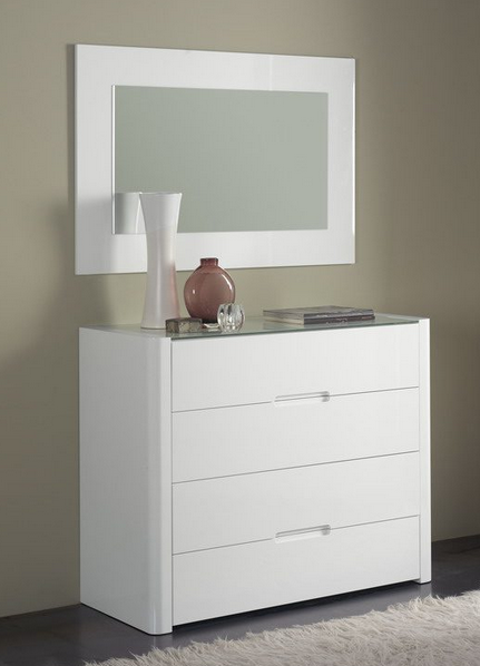 Commode pour le linge et les choses dans la chambre