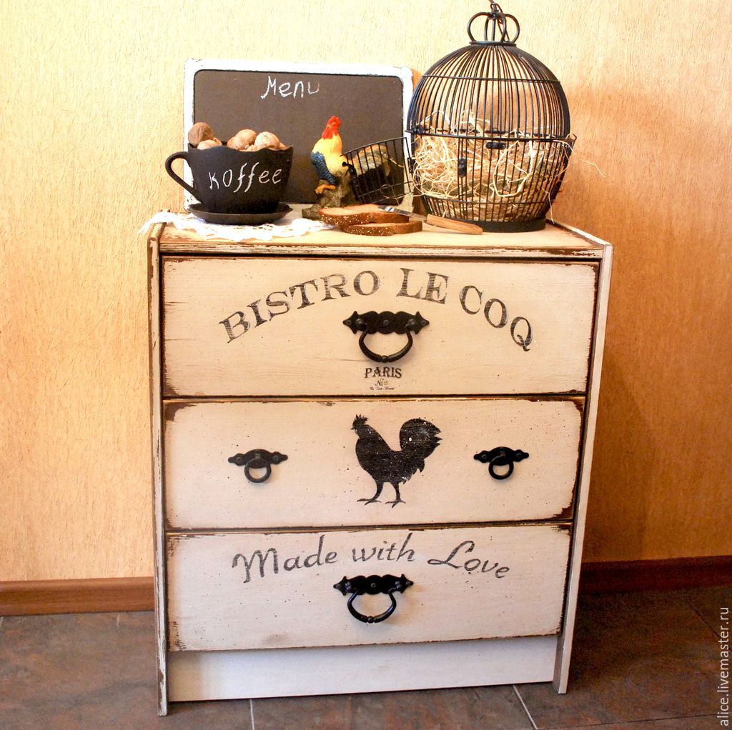 Commode à la main