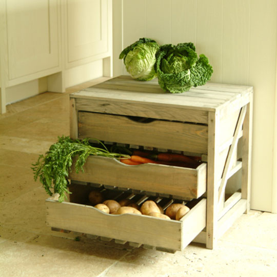 Commode pour ranger les légumes et les pommes de terre dans la cuisine