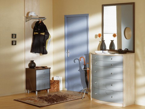 Un miroir de forme ronde ou complexe semble inhabituel et créatif