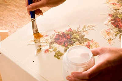 Appliquer de la colle
