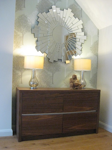Miroir d'origine au dessus de la commode