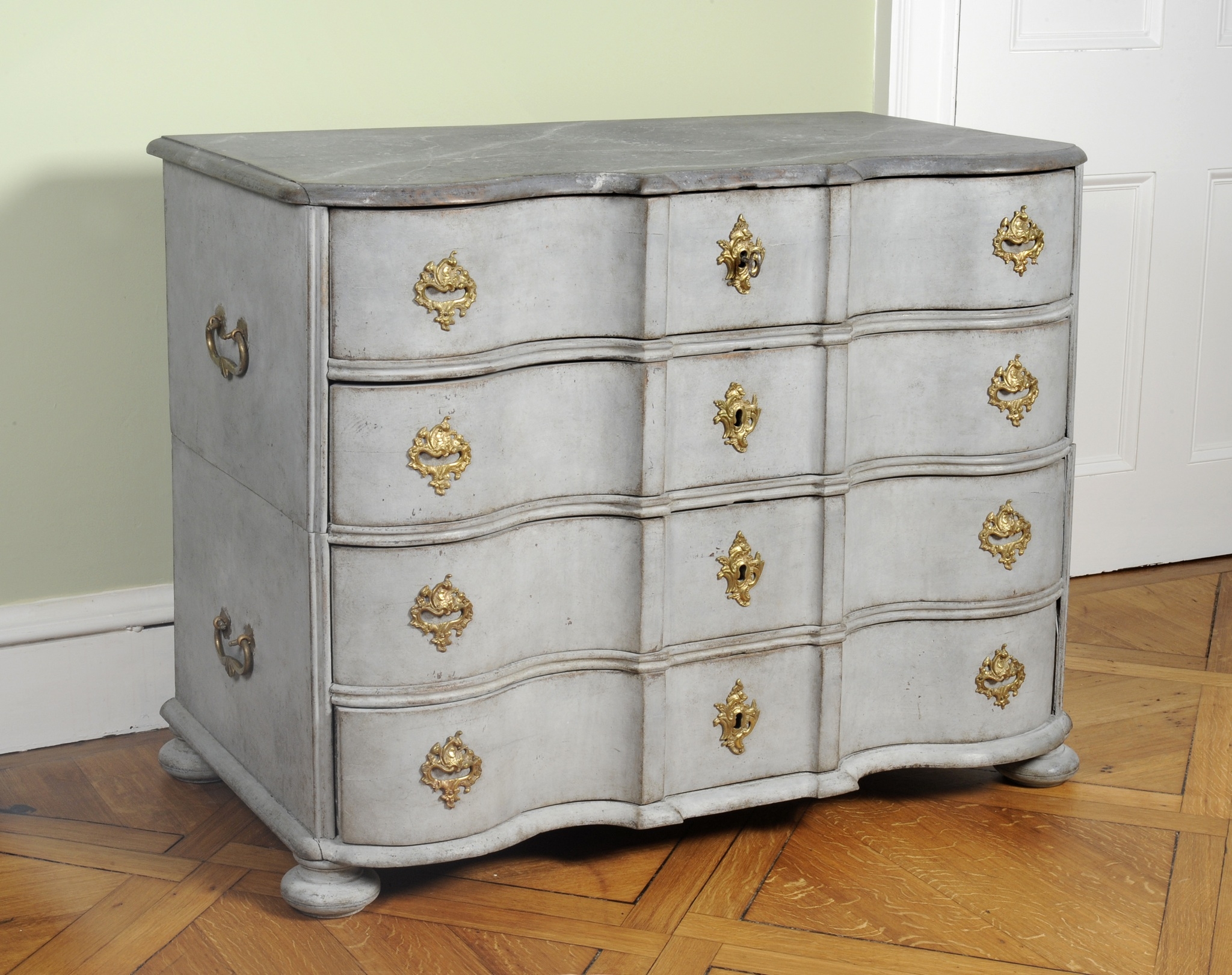 Superbe commode design