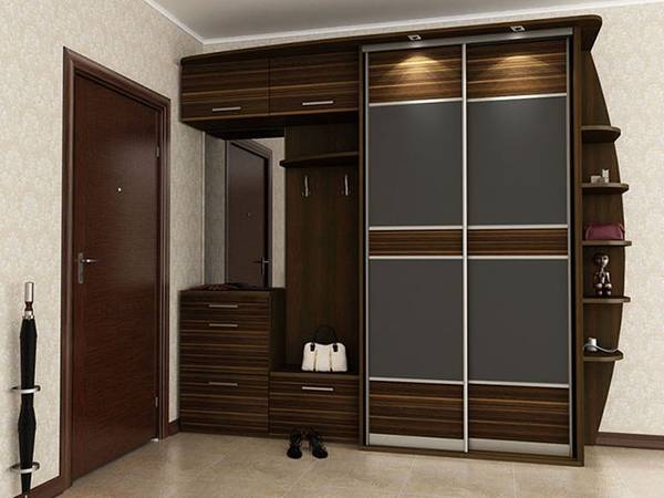 Armoire coulissante pour un couloir