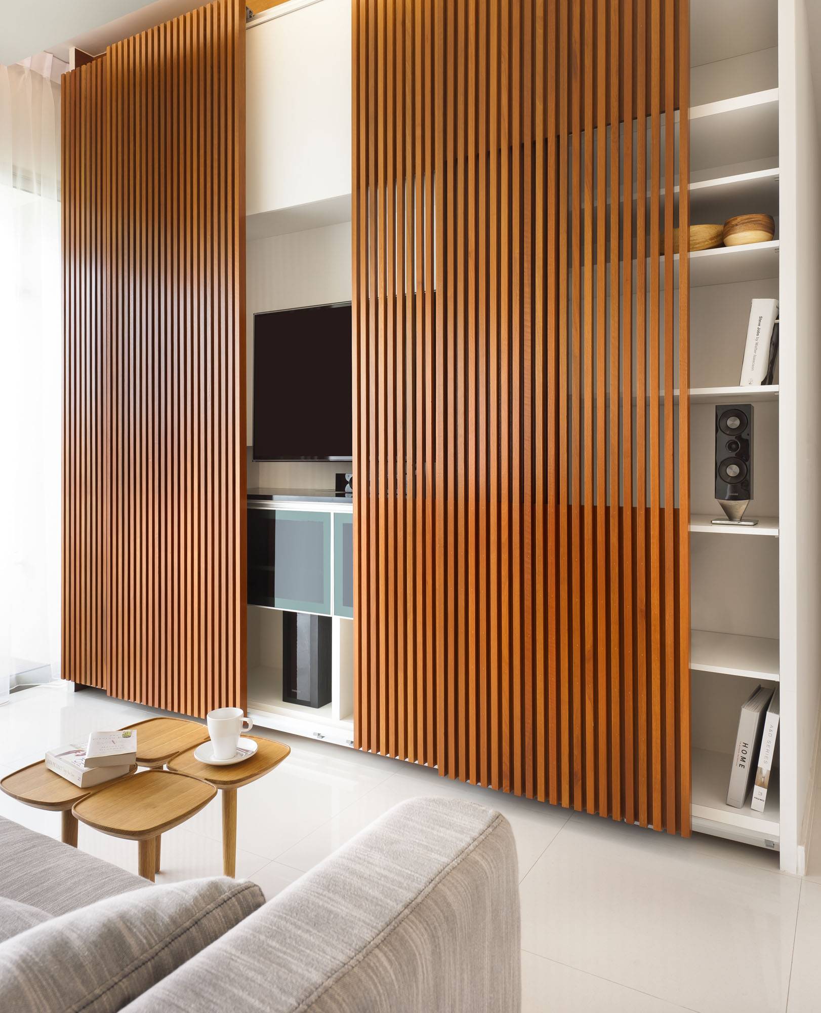 Armoire coulissante à portes en bois