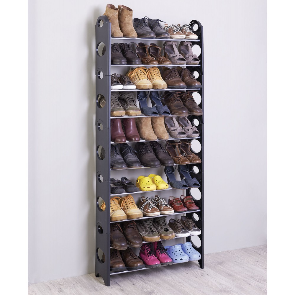 Armoires à chaussures dans le couloir