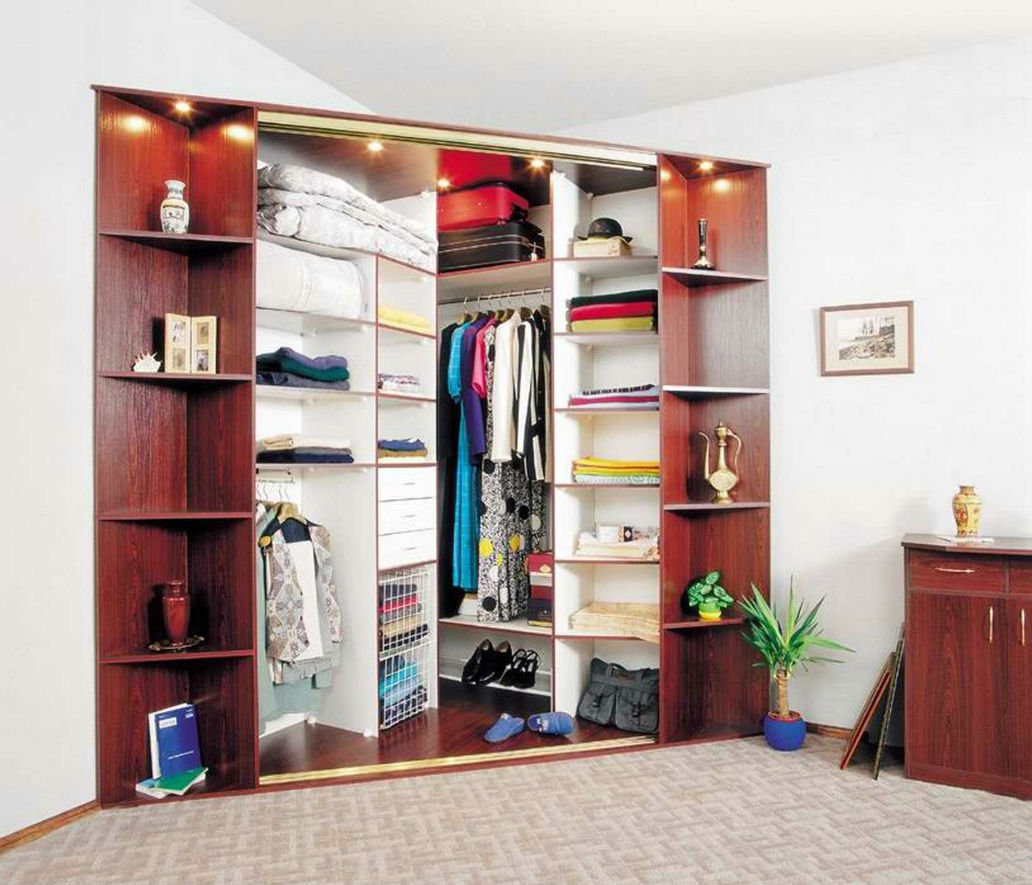 Armoire d'angle et son remplissage
