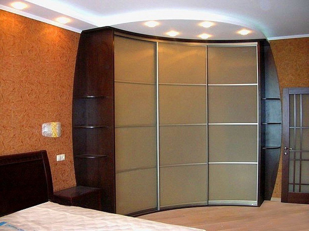 Armoire d'angle concave