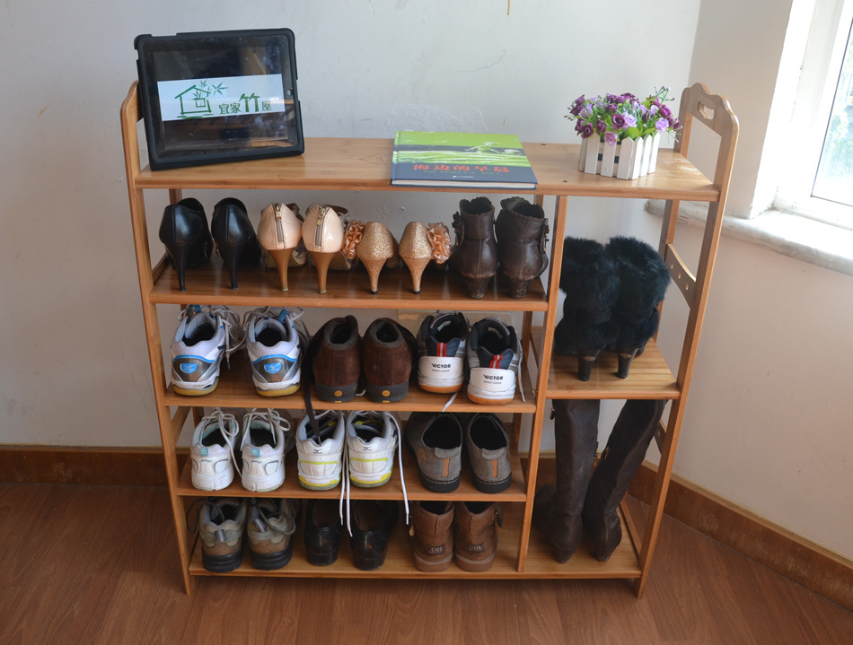 Meuble à chaussures étroit avec différentes étagères