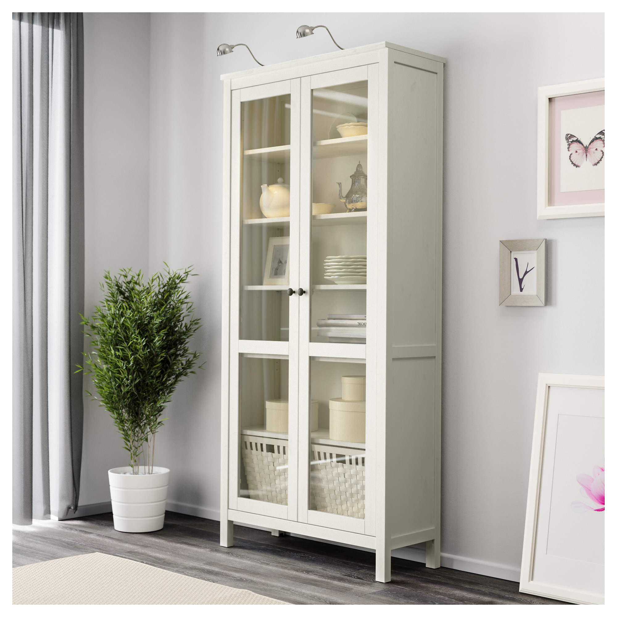 Armoire blanche sur pieds