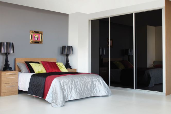 Armoire noire brillante