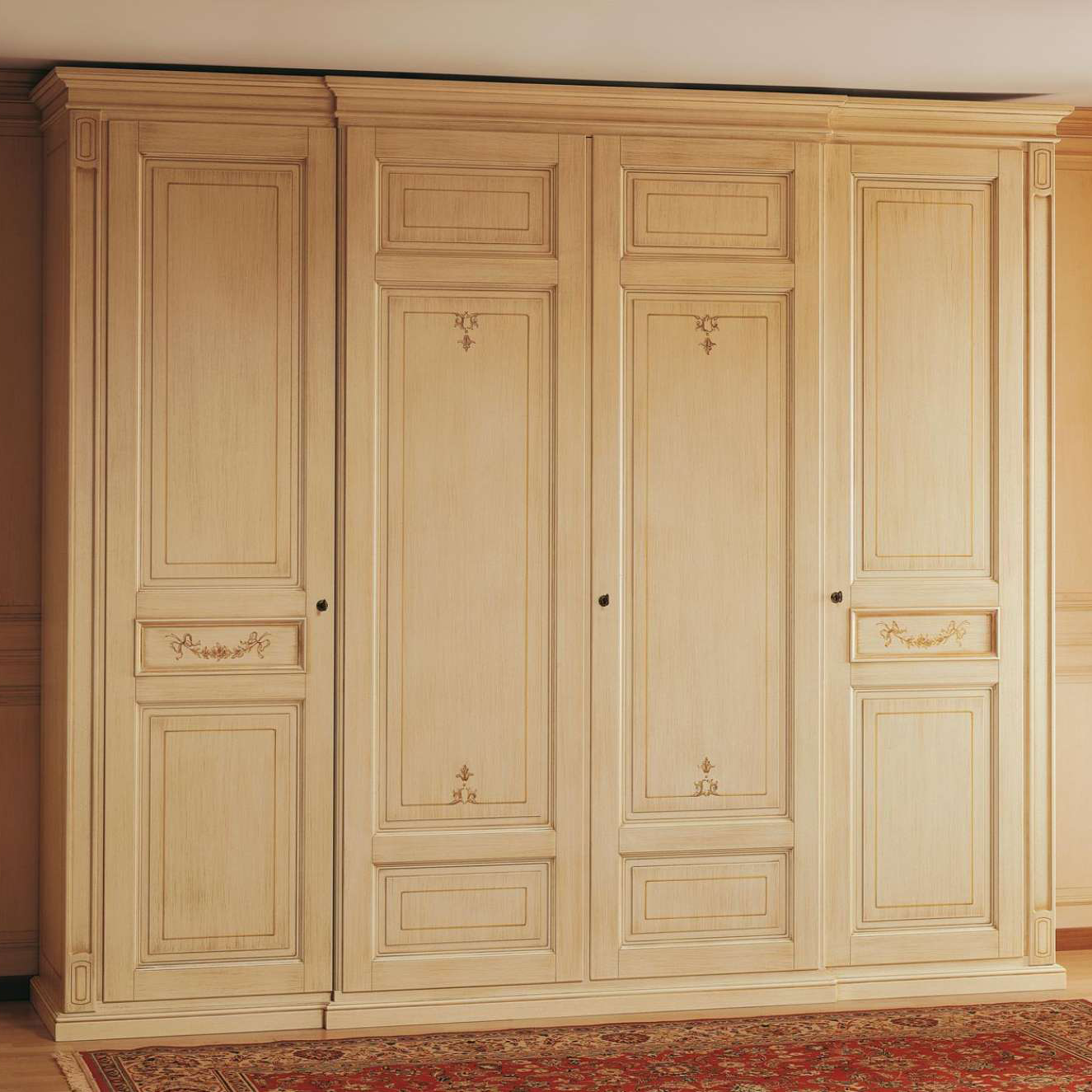 Armoire à quatre feuilles