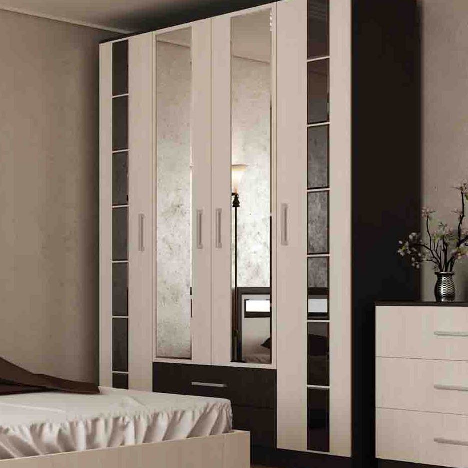 Armoire à quatre battants dans la chambre