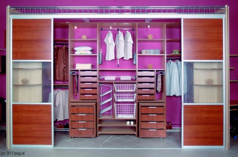 Design de l'intérieur de l'armoire