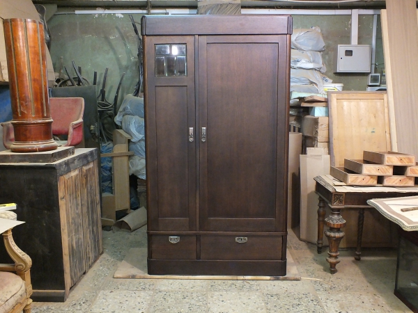 Armoire à deux ailes du début du XXe siècle
