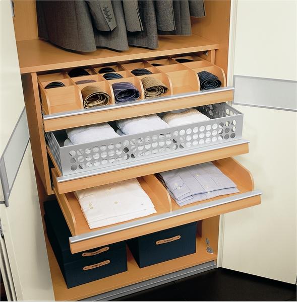 Comment faire des tiroirs dans une armoire coulissante