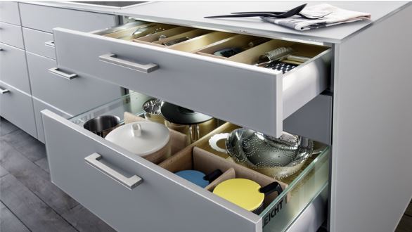 Mobilier ergonomique avec accessoires fonctionnels