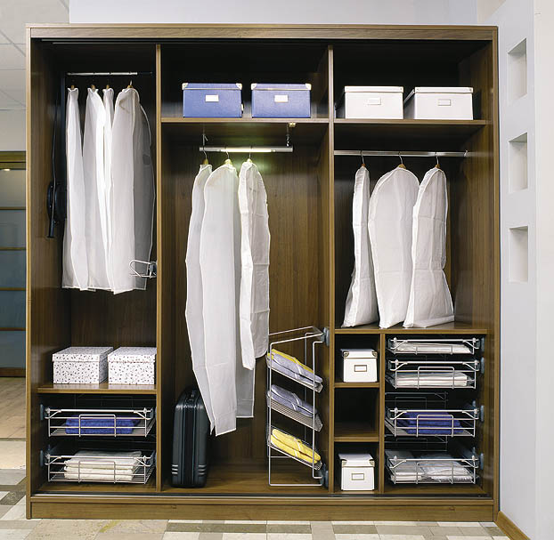 Remplir une petite armoire