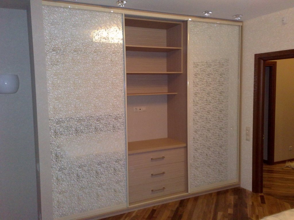 Armoire semi-ajustée