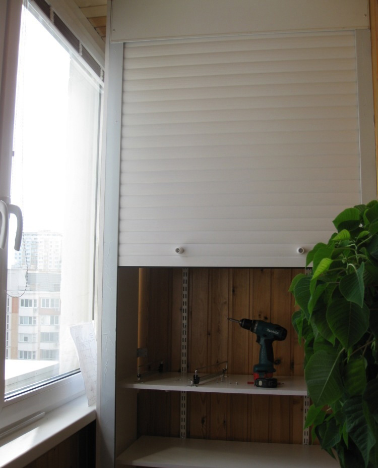 Volets roulants sur une armoire