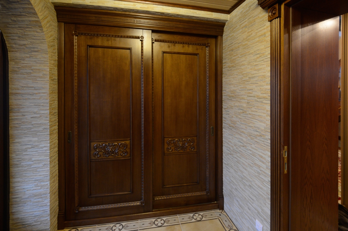 Armoire en bois de qualité