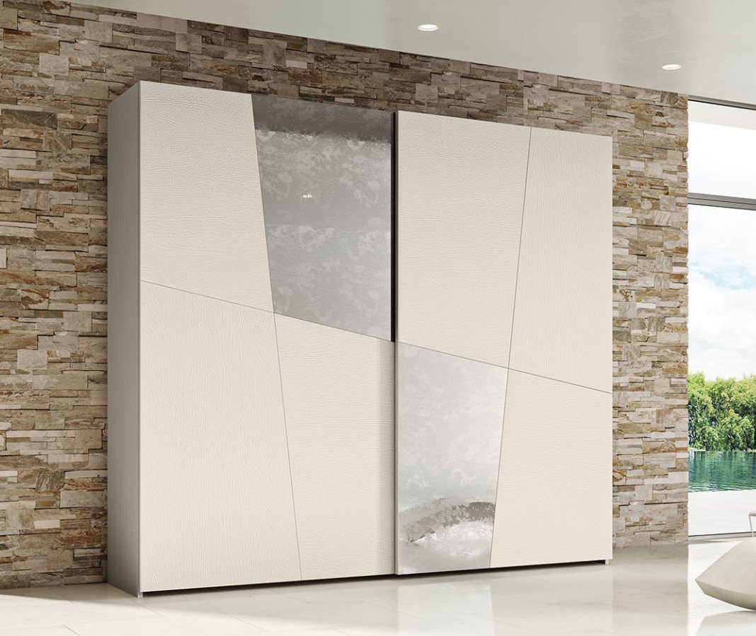 Armoire coulissante avec insertions miroir diagonales