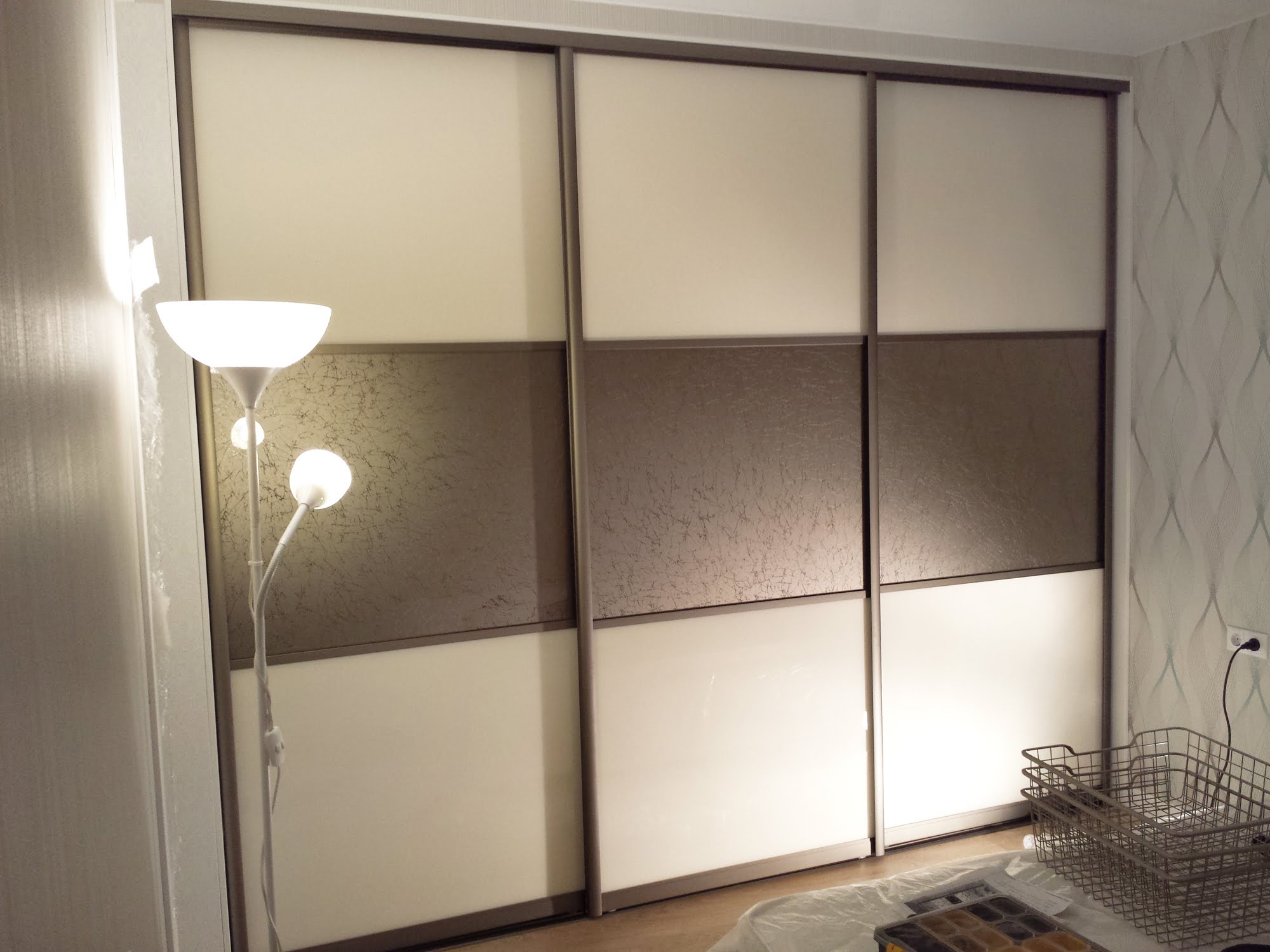 Armoire coulissante avec façade aveugle