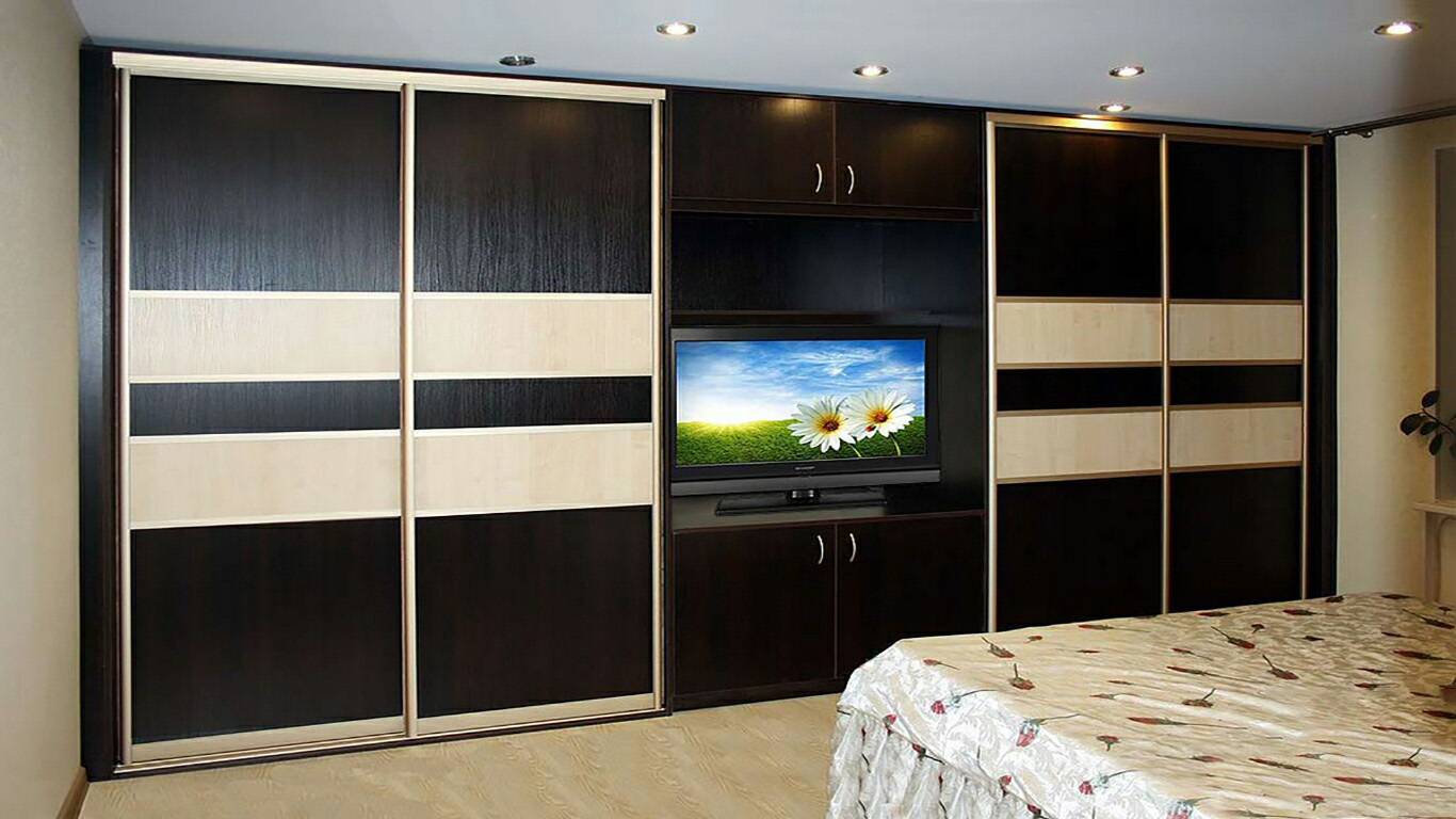 Armoire coulissante avec niche pour TV