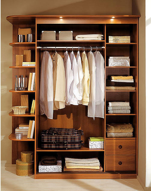 Armoire coulissante dans une chambre