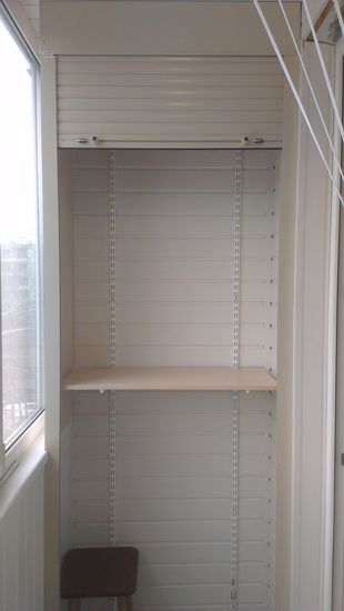 Armoire sur le balcon