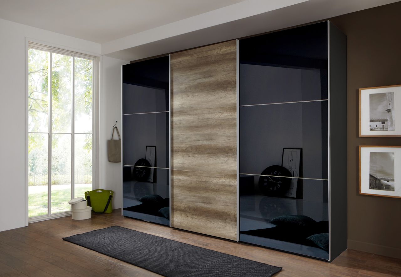 Armoire à trois vantaux