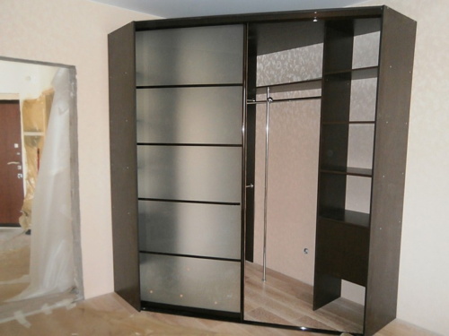 Armoire trapézoïdale