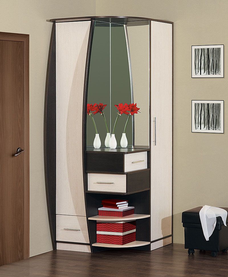 Armoire dans le couloir