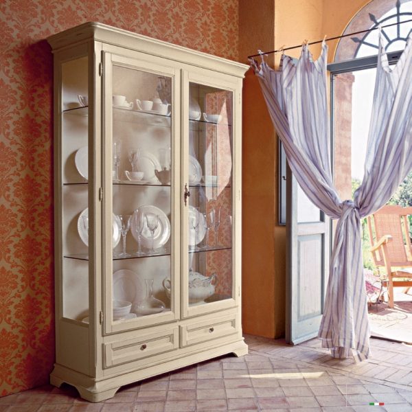 Vitrine penderie dans le salon