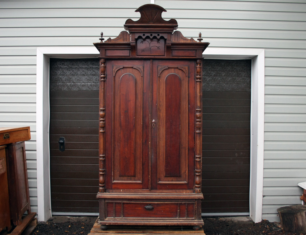 Armoire Antique