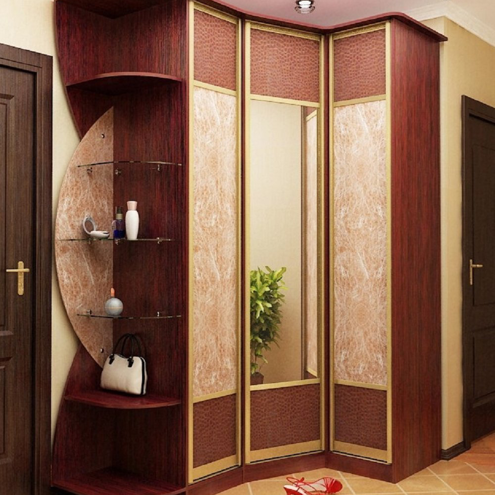 Armoire d'angle avec garniture en cuir dans le couloir