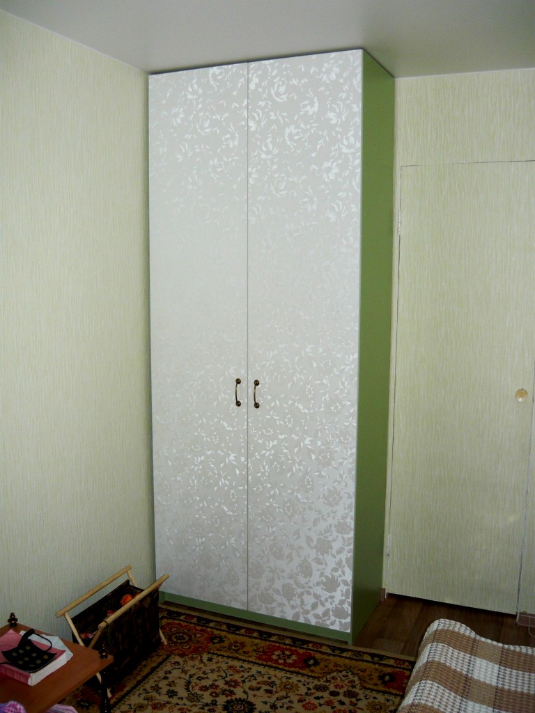 Cabinet d'oscillation étroit
